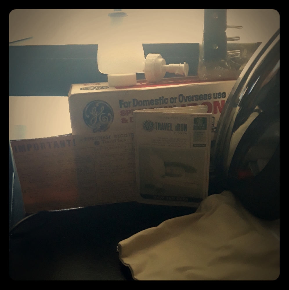 Vintage GE travel iron a F-49